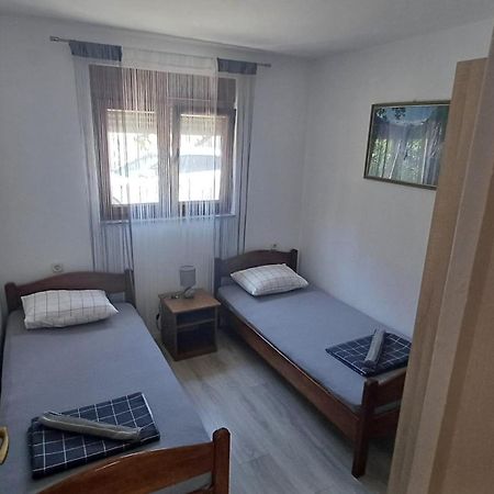 Apartament Leo Vir Zewnętrze zdjęcie