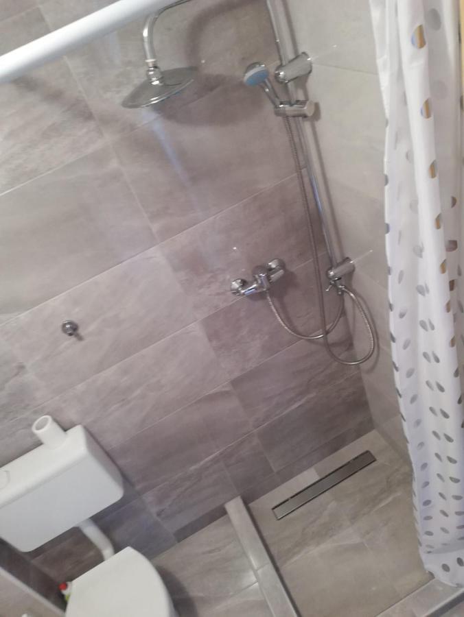 Apartament Leo Vir Zewnętrze zdjęcie