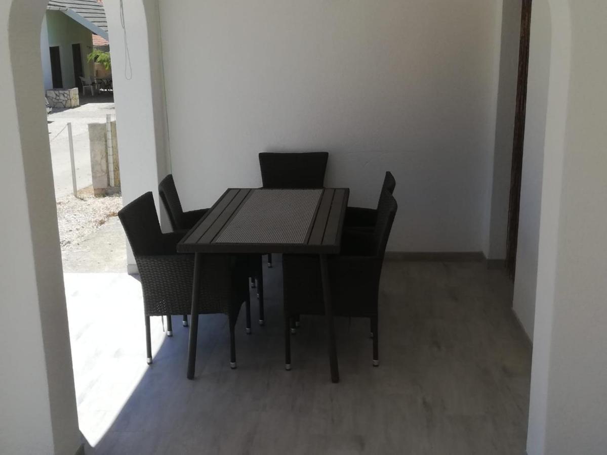 Apartament Leo Vir Zewnętrze zdjęcie
