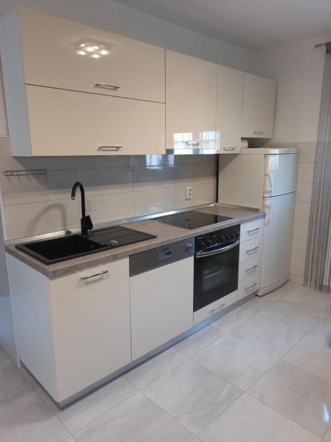 Apartament Leo Vir Zewnętrze zdjęcie