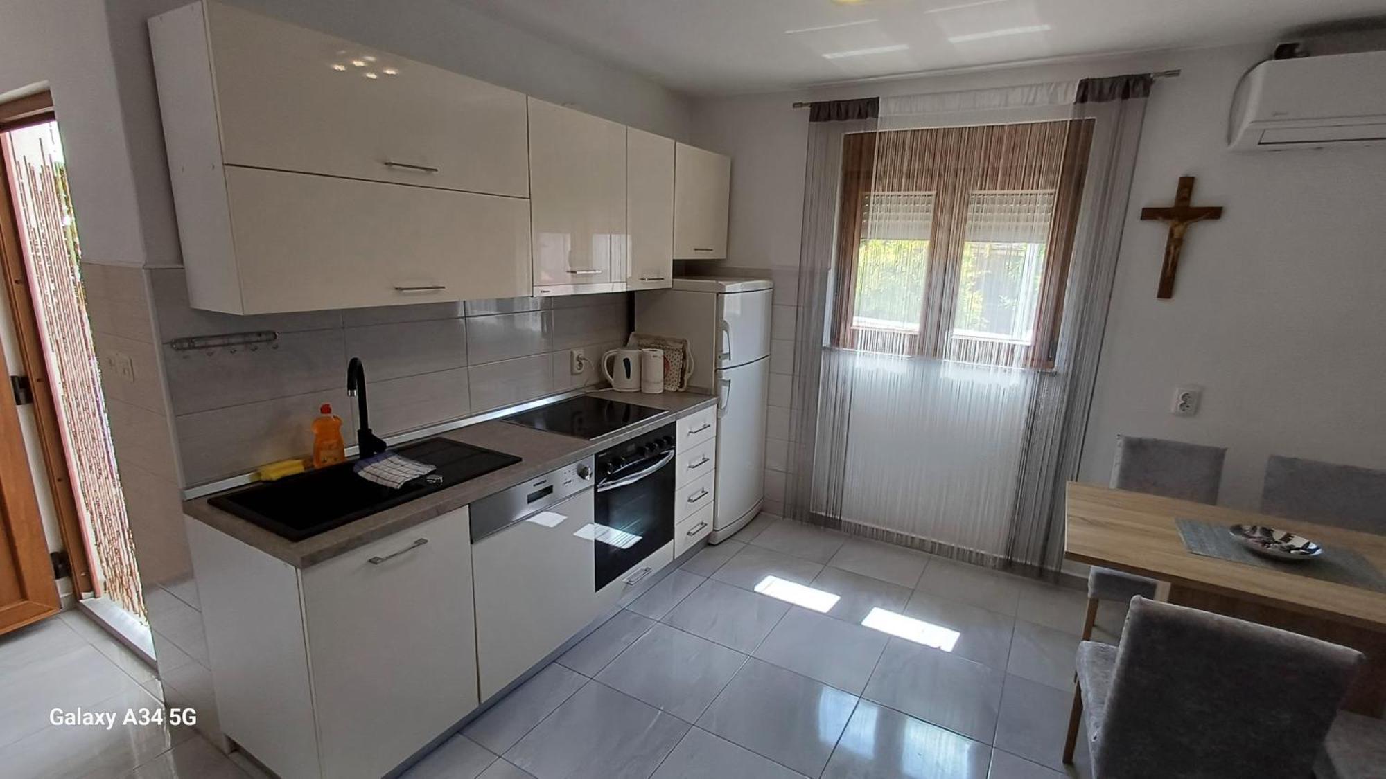 Apartament Leo Vir Zewnętrze zdjęcie